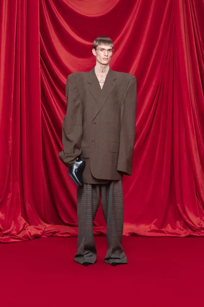 Look 30
